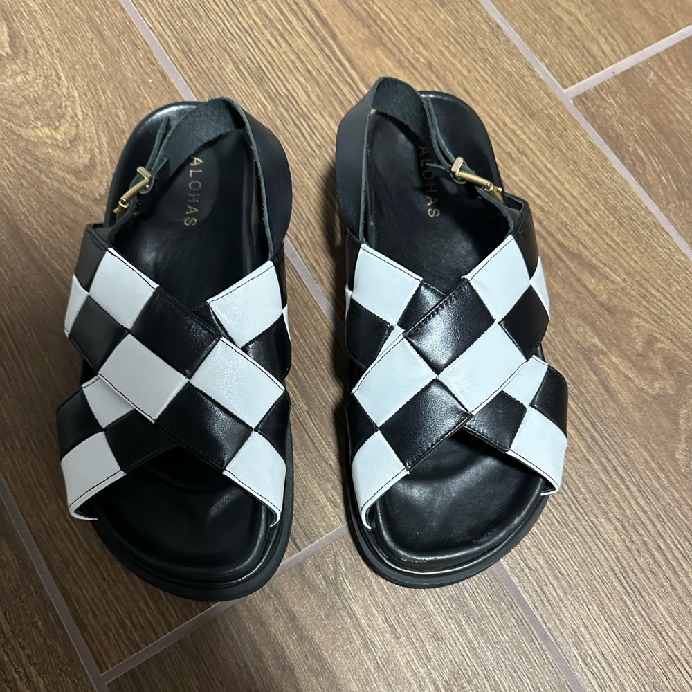 ALOHAS Black and White Checkered Sandals